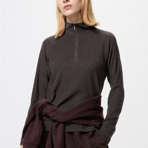 Uniqlo Women's HEATTECH Stretch Fleece Half-Zip T-Shirt in Dark Brown
